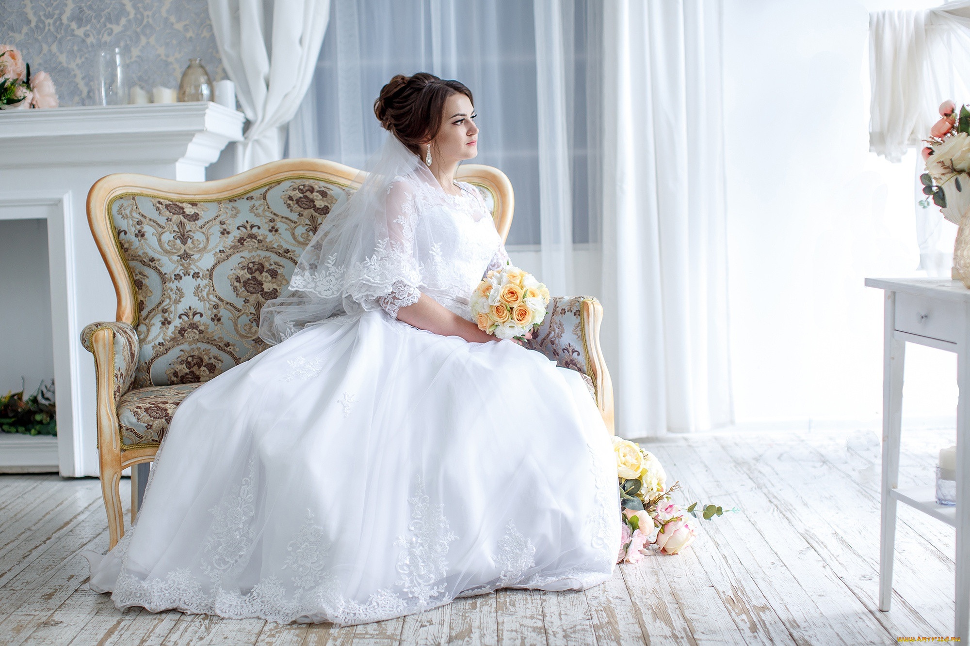 Невеста в платье в белом фото